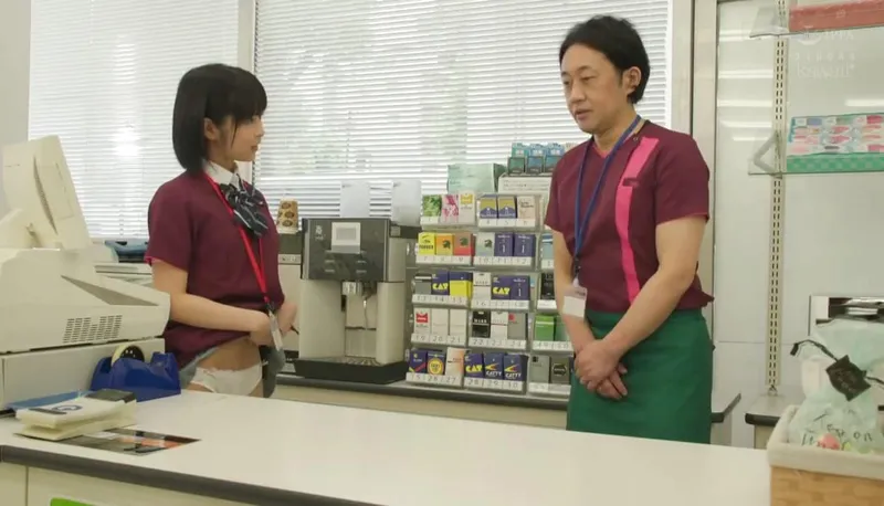 Cô bé dễ thương đi làm thêm gạ địt anh quản lý