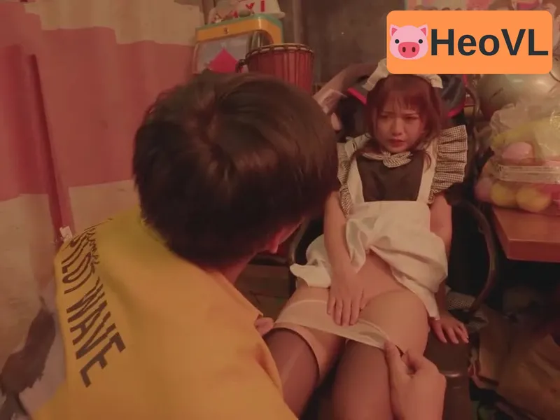 Phát hiện em đồng nghiệp làm gái gọi, thanh niên lợi dụng tống tình em ấy