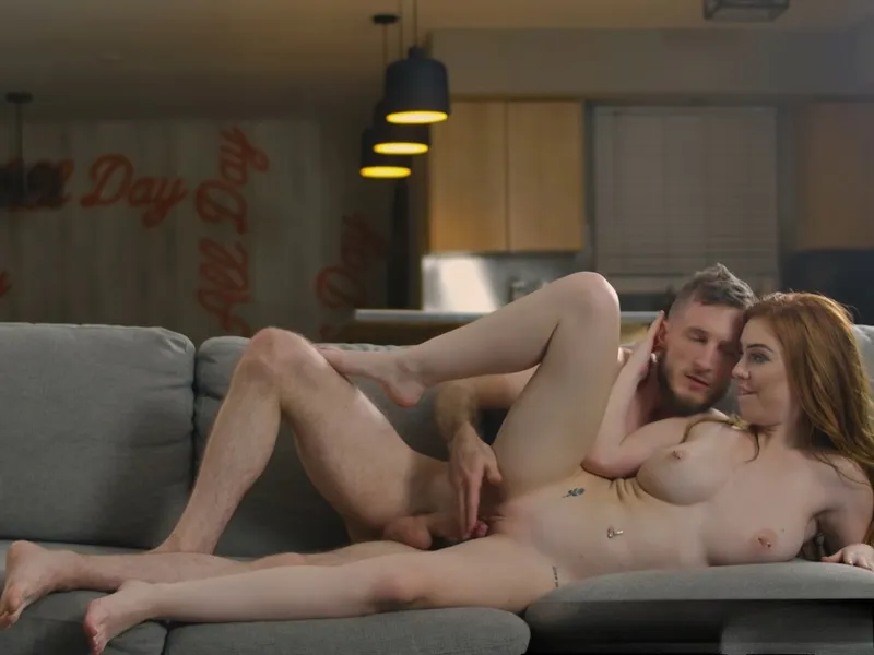 Đang tăng ca mà eny cứ dùng cô bé dụ tôi doggy em